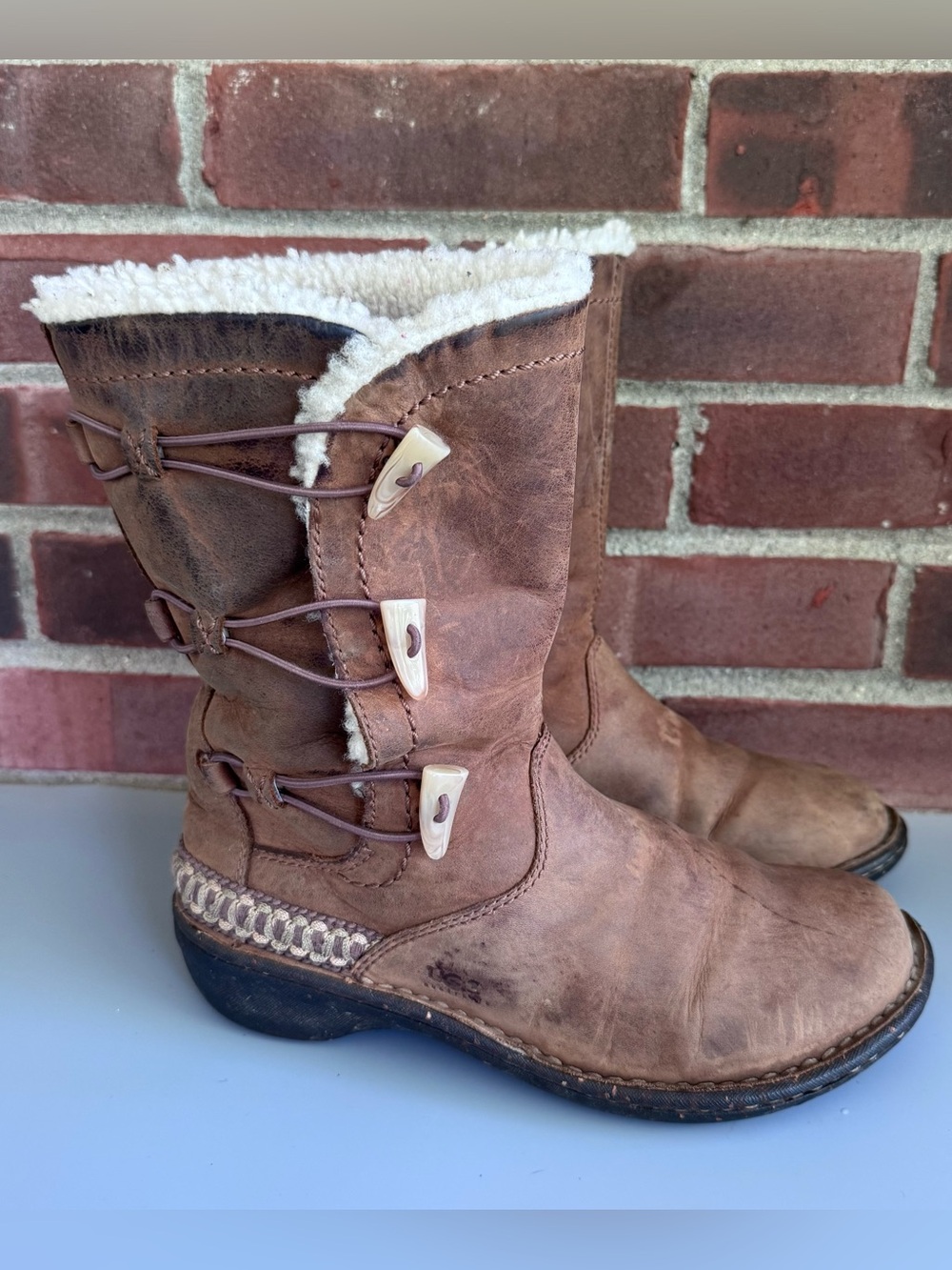 UGG Australia Womens Size US 8 Brown Shearling Lined Leather Winter Boots Toggle